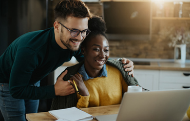 Recruiter using AI tools to review applications